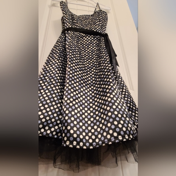 Semi Formal Dress - Picture 8 of 11